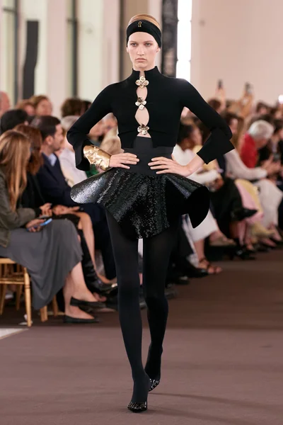 Look 18